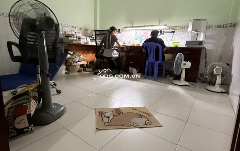 Lạc Long Quân P.8 Tân Bình, Ngang 4m, 52m2, 4Tầng 4PN. Chỉ 8.5 tỷ còn thương lượng với Chủ.